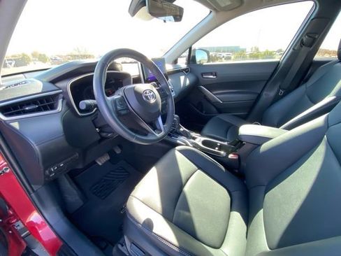 Used 2024 Toyota Corolla Cross XLE image 10