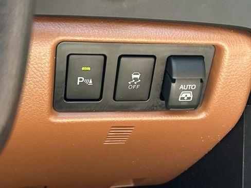 Used 2020 Toyota Sequoia Platinum AWD/4WD image 37