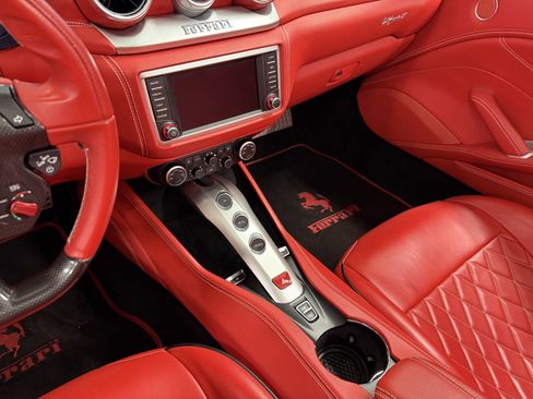 Used 2017 Ferrari California T RWD image 25