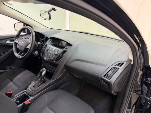 Used 2018 Ford Focus SE FWD image 11