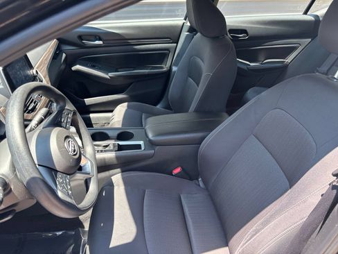 Used 2025 Nissan Altima 2.5 SV FWD image 27