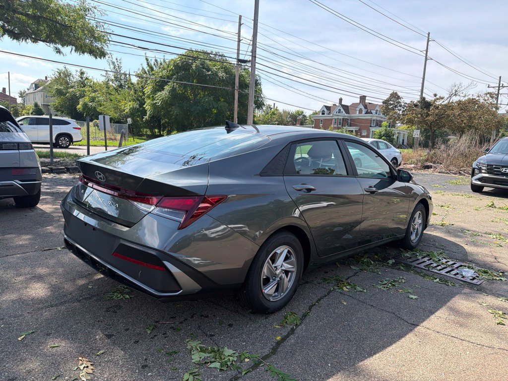 New 2026 Hyundai Elantra SE FWD image 7