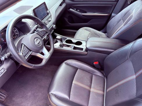 Used 2025 Nissan Altima 2.5 SR FWD image 8