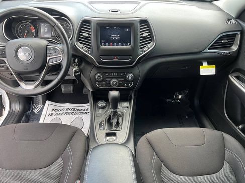 Used 2020 Jeep Cherokee Latitude w/ Cold Weather Group AWD/4WD image 13