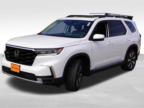 Used 2023 Honda Pilot Touring image 11