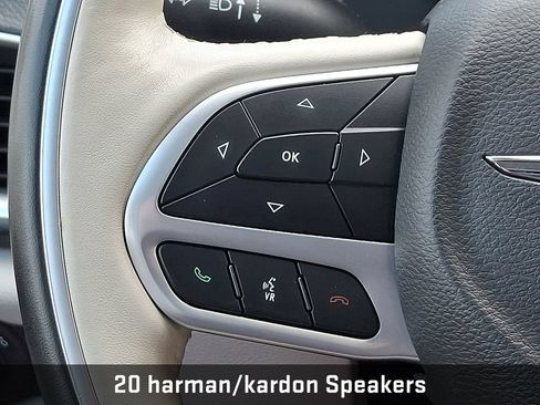 Used 2021 Chrysler Pacifica Limited w/ Uconnect Theater Family Group FWD image 26