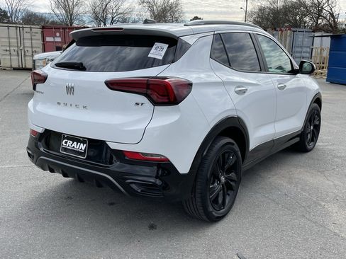Used 2024 Buick Encore GX Sport Touring image 8