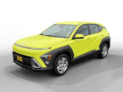 Certified 2025 Hyundai Kona SE image 1