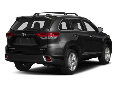 Used 2017 Toyota Highlander Limited Platinum image 2