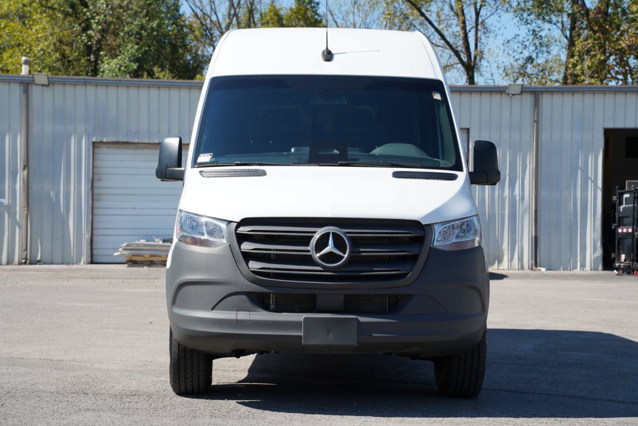 Used 2025 Mercedes-Benz Sprinter 2500 image 3