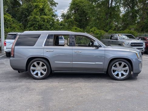 Used 2019 Cadillac Escalade Premium Luxury image 5