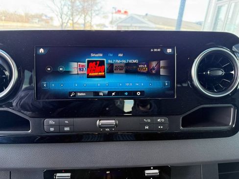 Used 2023 Mercedes-Benz Sprinter 2500 image 17