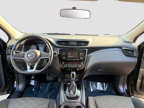 Used 2018 Nissan Rogue Sport SV w/ SV All-Weather Package AWD/4WD image 3