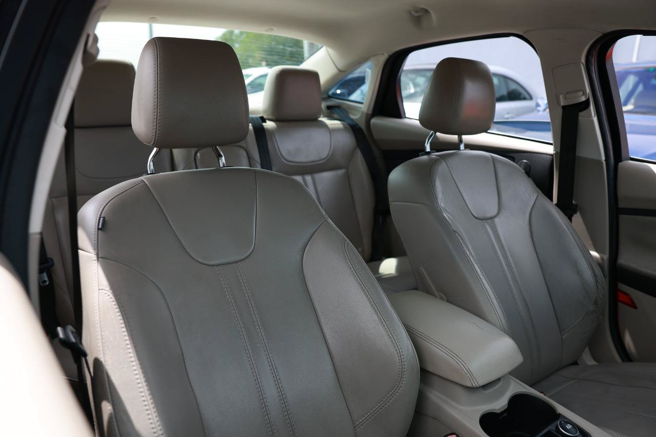 Used 2012 Ford Focus SEL FWD image 16