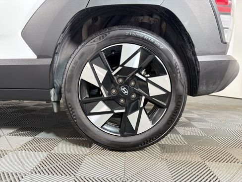 Used 2025 Hyundai Kona SEL FWD image 11