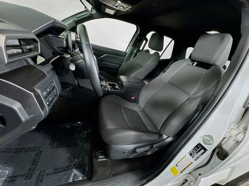 Certified 2025 Toyota 4Runner SR5 AWD/4WD image 12