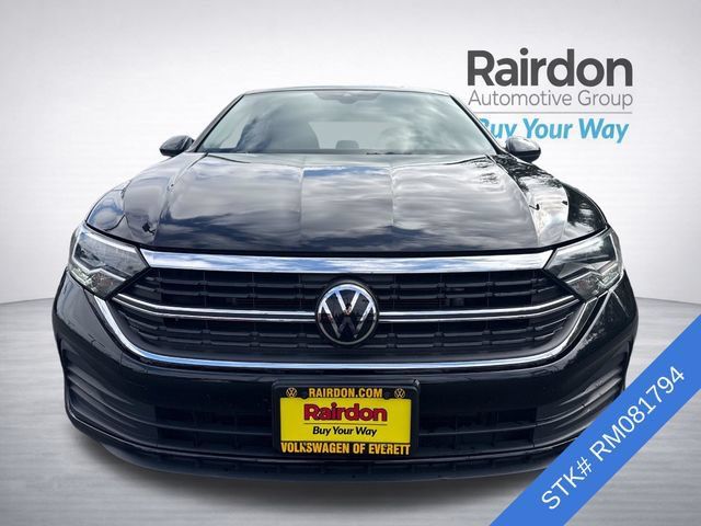 Used 2024 Volkswagen Jetta SE FWD image 2