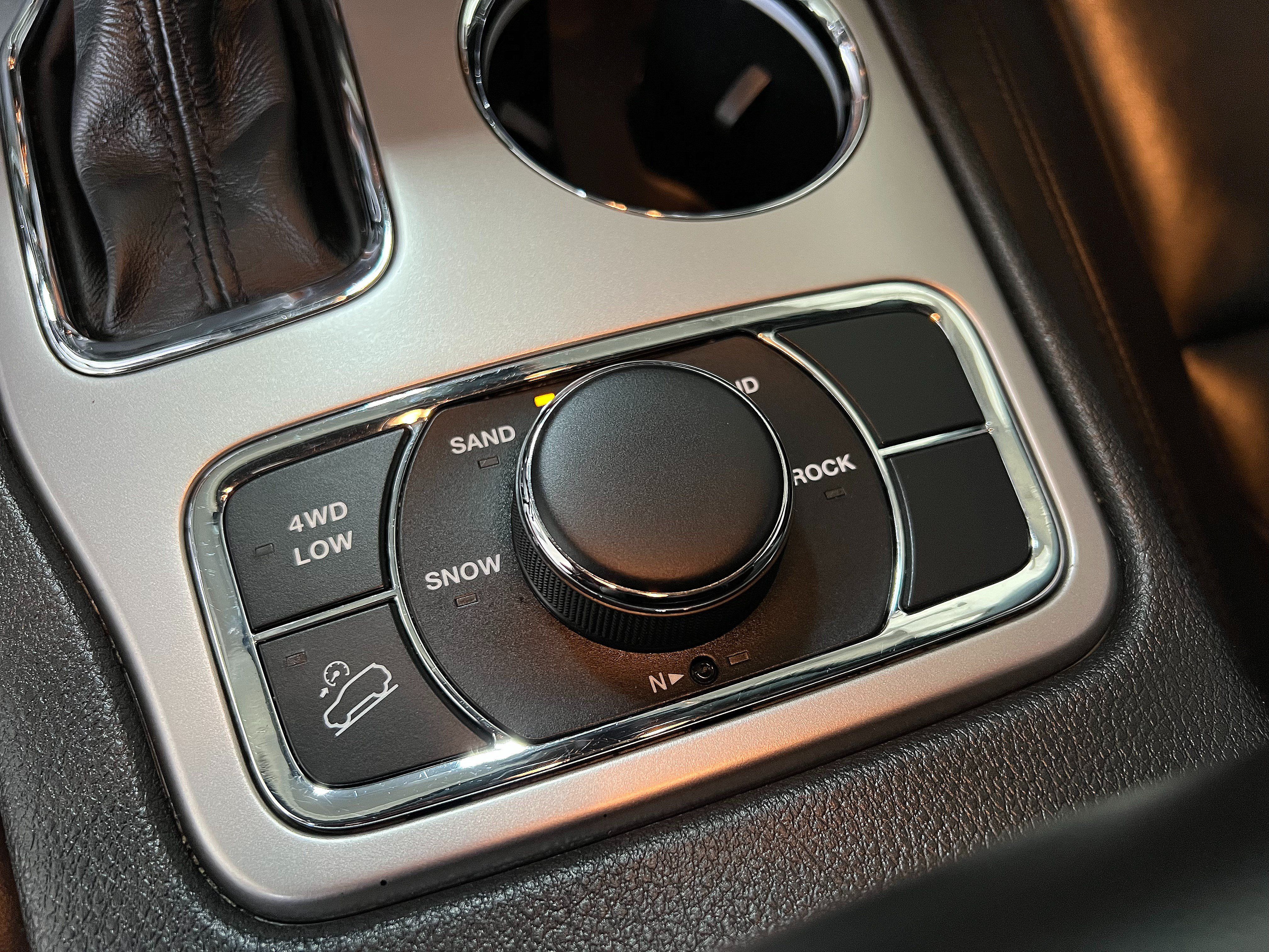 Used 2019 Jeep Grand Cherokee Limited AWD/4WD image 16