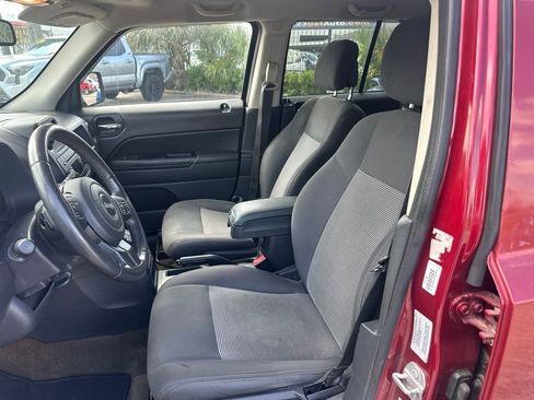 Used 2016 Jeep Patriot Latitude FWD image 6