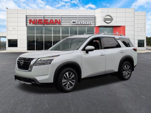 Used 2025 Nissan Pathfinder SL AWD/4WD image 7