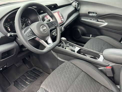 Used 2024 Nissan Kicks SV image 12