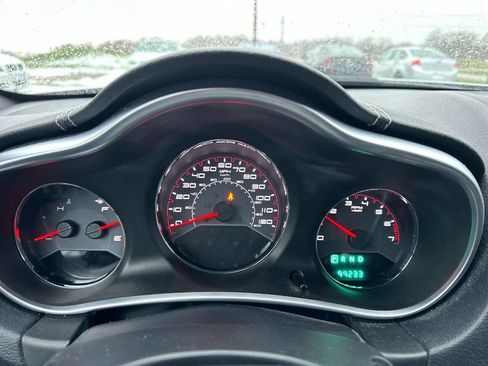 Used 2012 Dodge Avenger SE image 18