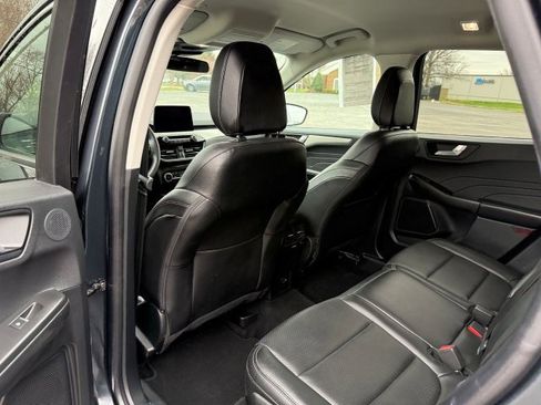 Used 2022 Ford Escape SEL w/ Technology Package image 16