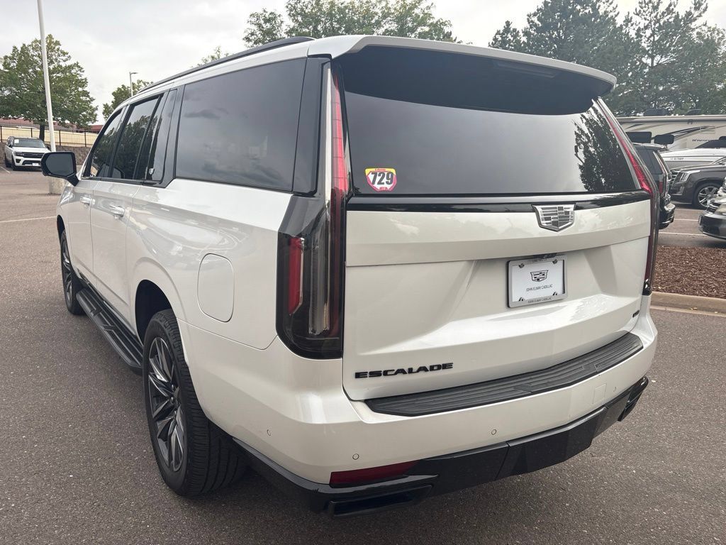 Used 2021 Cadillac Escalade ESV Sport AWD/4WD image 3