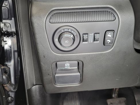 Used 2024 Jeep Wagoneer L Series III w/ Premium Group I image 5