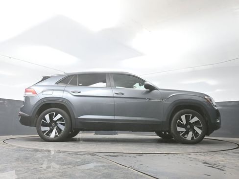 Used 2025 Volkswagen Atlas Cross Sport SE image 54