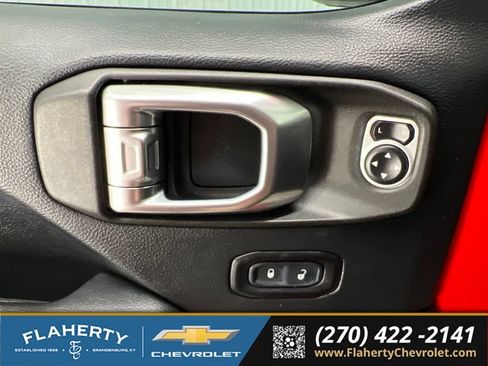 Used 2018 Jeep Wrangler Unlimited Sahara AWD/4WD image 22