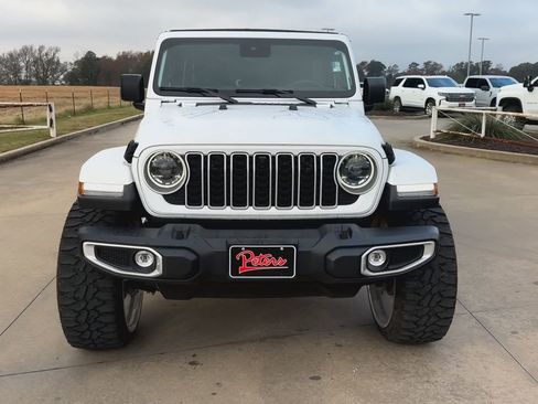 Used 2024 Jeep Wrangler Sahara w/ Technology Group image 4