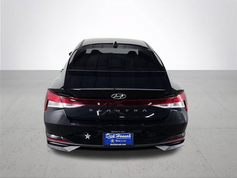 Used 2022 Hyundai Elantra SEL w/ Convenience Package FWD image 7
