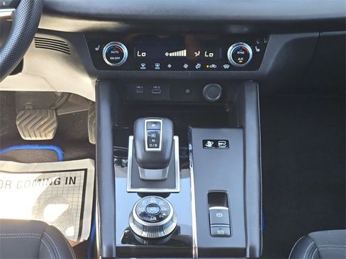 Used 2024 Mitsubishi Outlander SE image 16