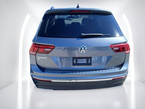 Used 2021 Volkswagen Tiguan SE w/ Panoramic Sunroof Package FWD image 5