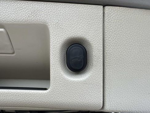 Used 2019 Cadillac Escalade Luxury AWD/4WD image 16