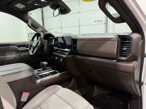 Used 2023 GMC Sierra 1500 SLT w/ SLT Convenience Package image 34
