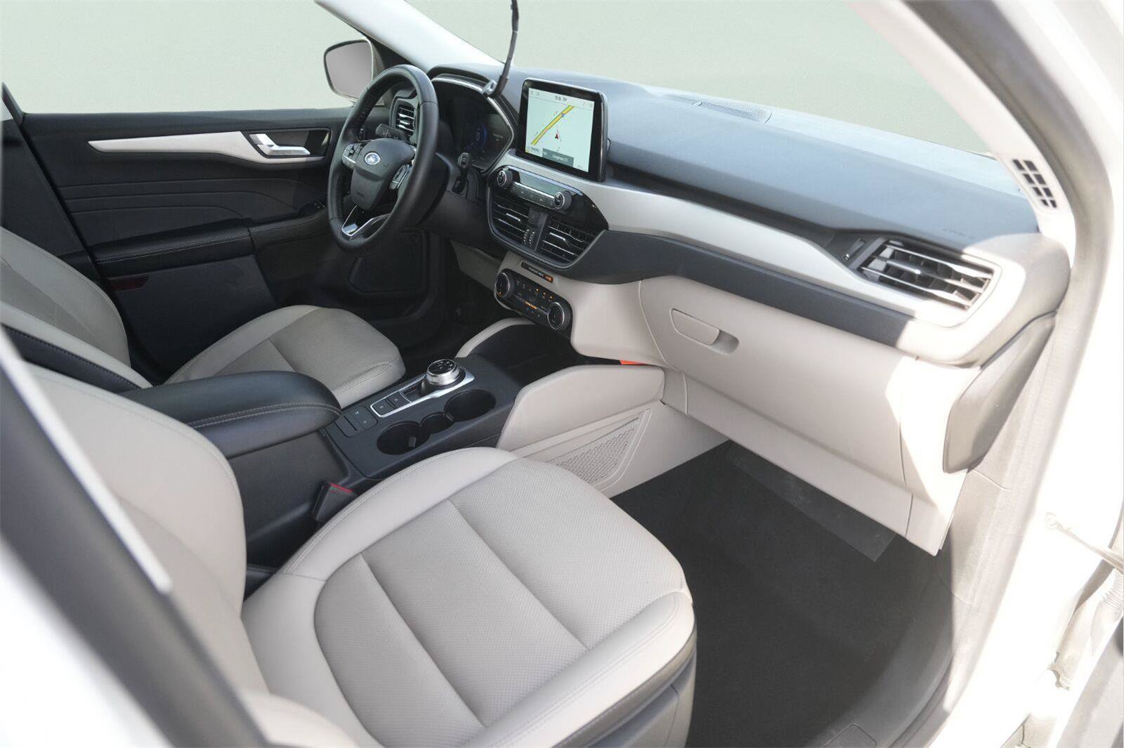 Used 2022 Ford Escape SEL w/ Technology Package FWD image 17
