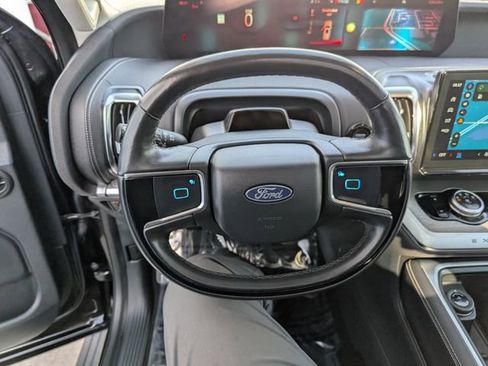 Used 2025 Ford Expedition Max Platinum AWD/4WD image 13