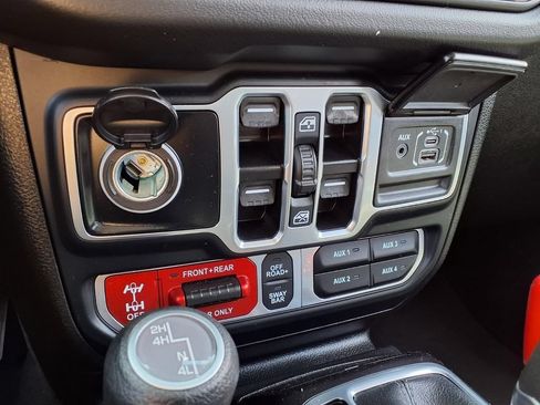 Used 2025 Jeep Wrangler Unlimited Rubicon AWD/4WD image 10