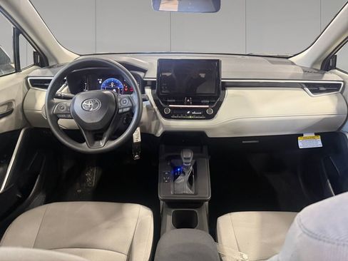 Used 2026 Toyota Corolla Cross L image 37