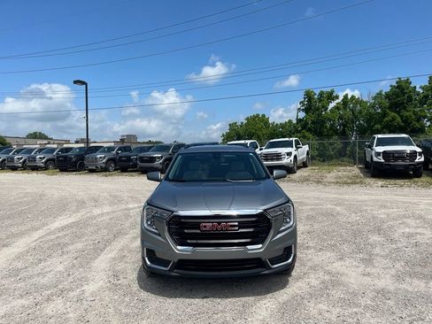 Used 2024 GMC Terrain SLE w/ Driver Convenience Package AWD/4WD image 3