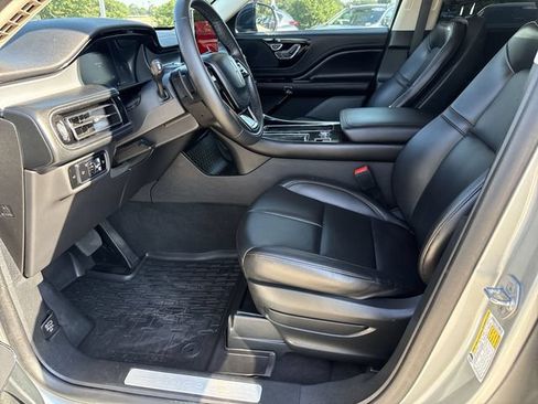 Used 2024 Lincoln Aviator 2WD w/ Premium Package image 18