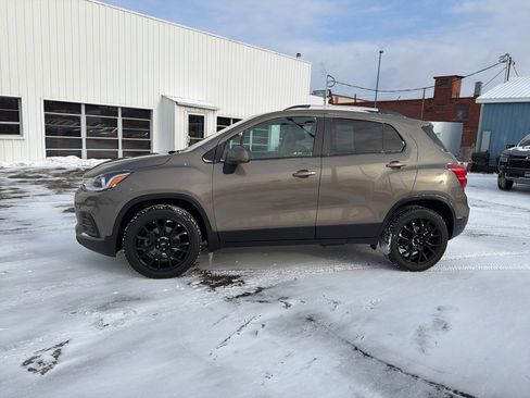 Used 2021 Chevrolet Trax LT w/ Driver Confidence Package image 4