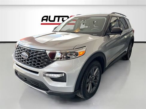 Used 2023 Ford Explorer XLT w/ Equipment Group 202A image 3