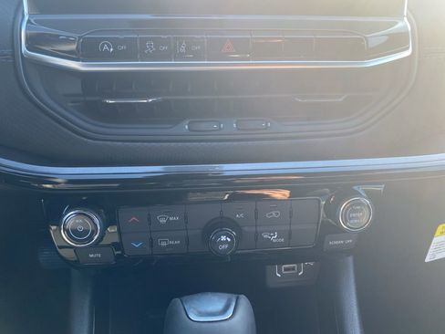 New 2026 Jeep Compass Latitude image 21