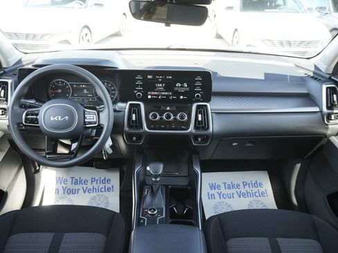 Used 2022 Kia Sorento LX image 18