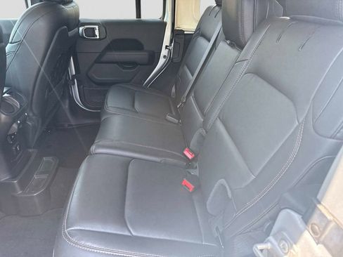 Used 2022 Jeep Wrangler Unlimited Rubicon AWD/4WD image 15