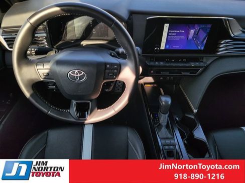 Used 2025 Toyota Camry SE image 27