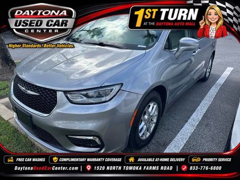 Used 2021 Chrysler Pacifica Touring-L FWD image 1